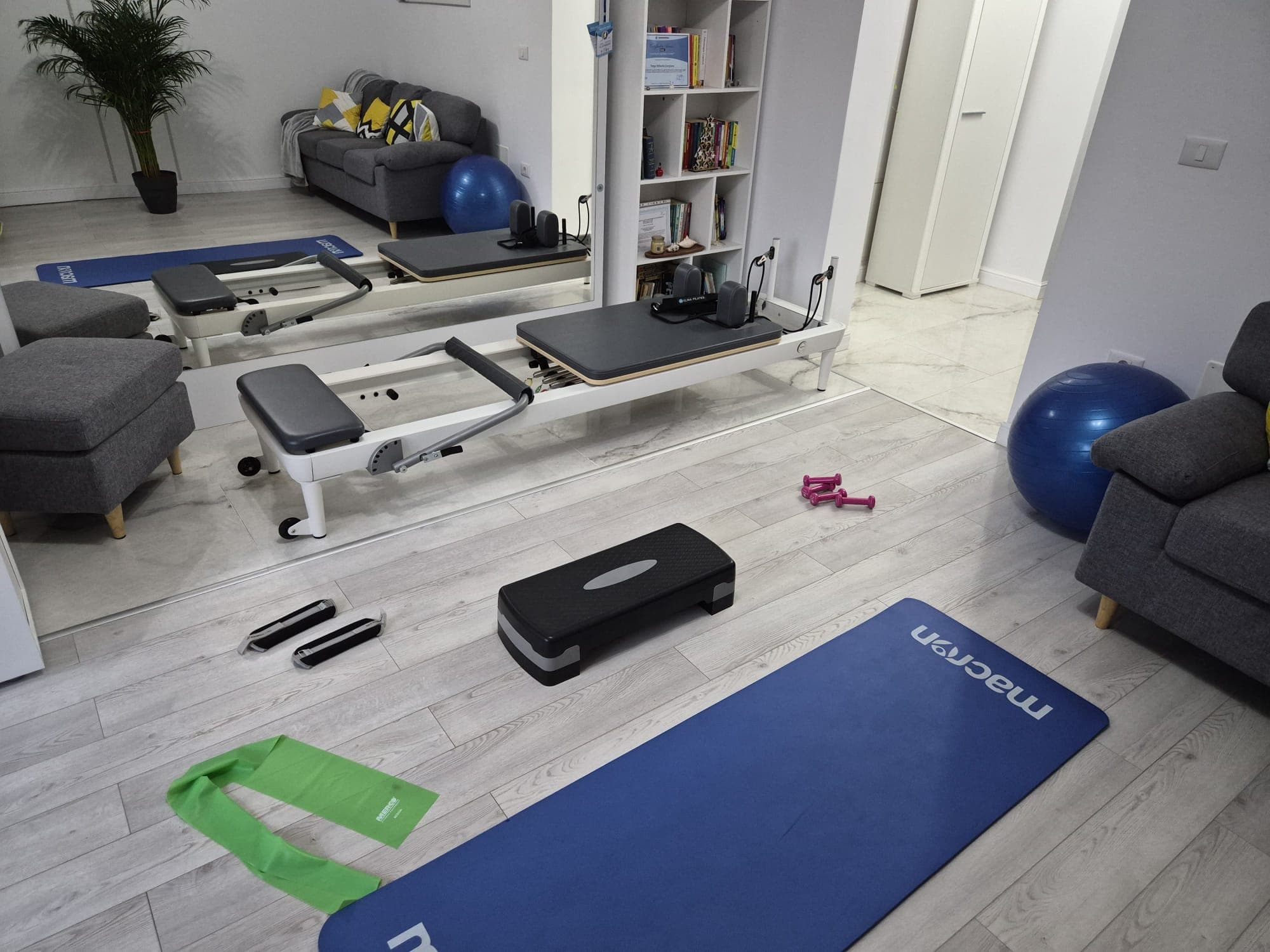 Materiale și zonă de exerciții din cabinet